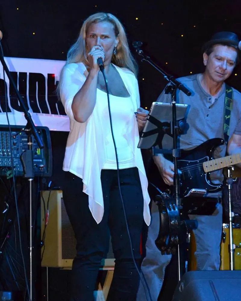 Joanie Cicatelli singer and performer